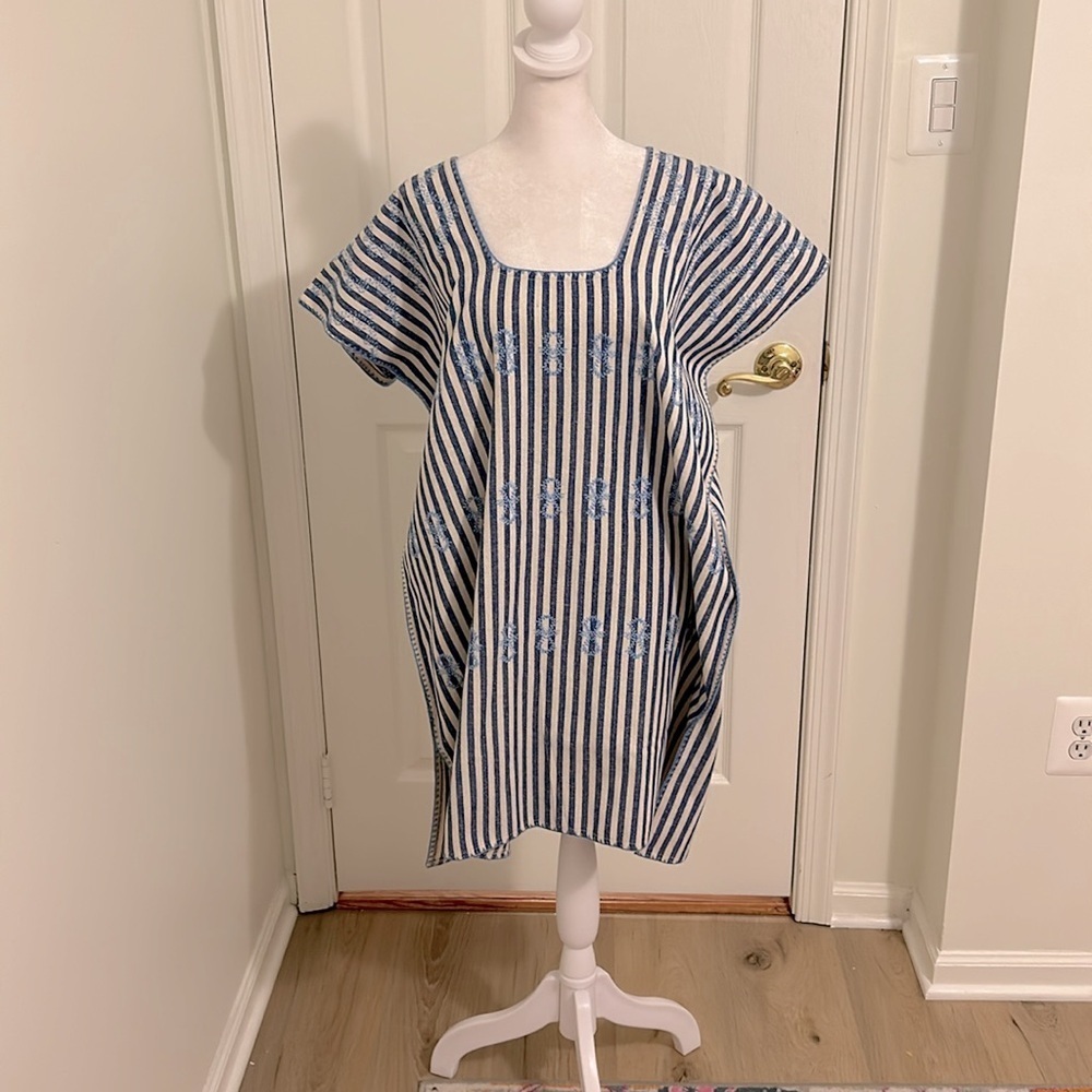 Tuckernuck Floral Embroidered Striped Sullivan Caftan Blue & White Size Medium - Picture 5 of 13